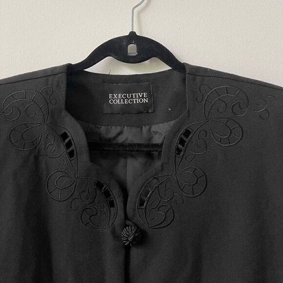 Executive Collection Women's Button-Front Eyelet Accent Black Long Sleeve Size L - Picture 3 of 7
